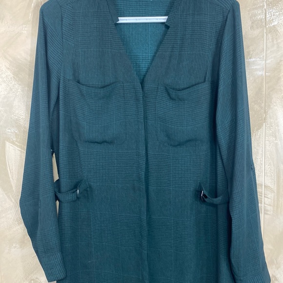 166. Beautiful green tunic button shirt - Picture 2 of 8